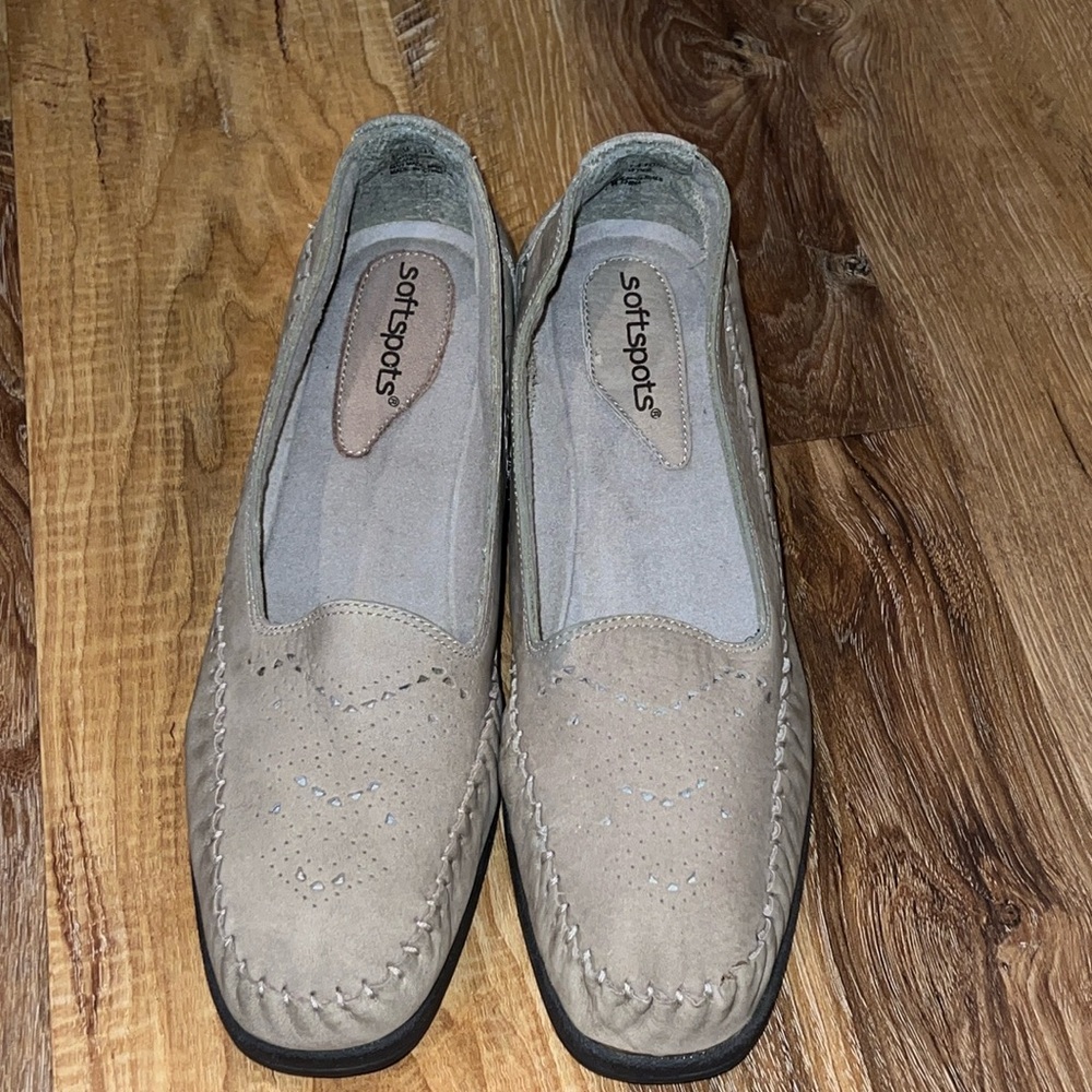 Softspots Women’s Tan Suede Loafers (Size: 10.5 Medium) EUC